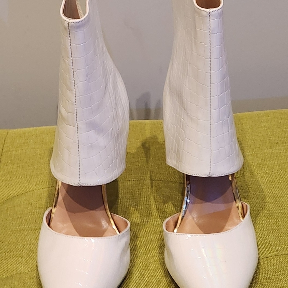 Elegant White Croc-Embossed Women's Boots